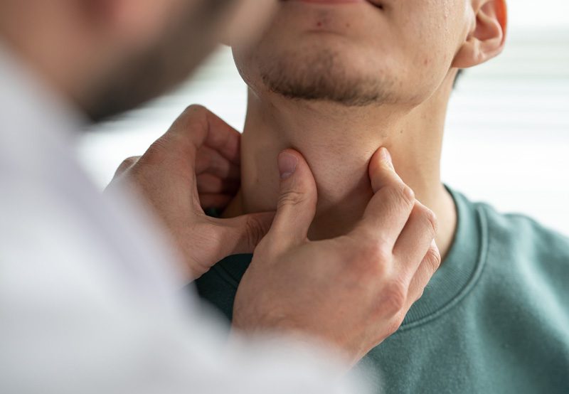 Doctor-examining-patient-for-thyroid-nodules